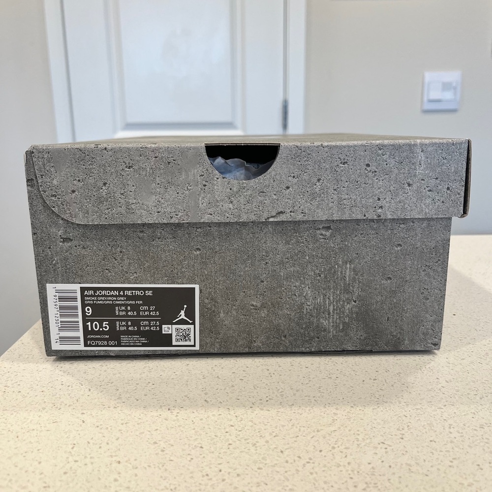 Jordan Retro 4 Wet Cement 
Men’s 9 - Picture 2 of 3